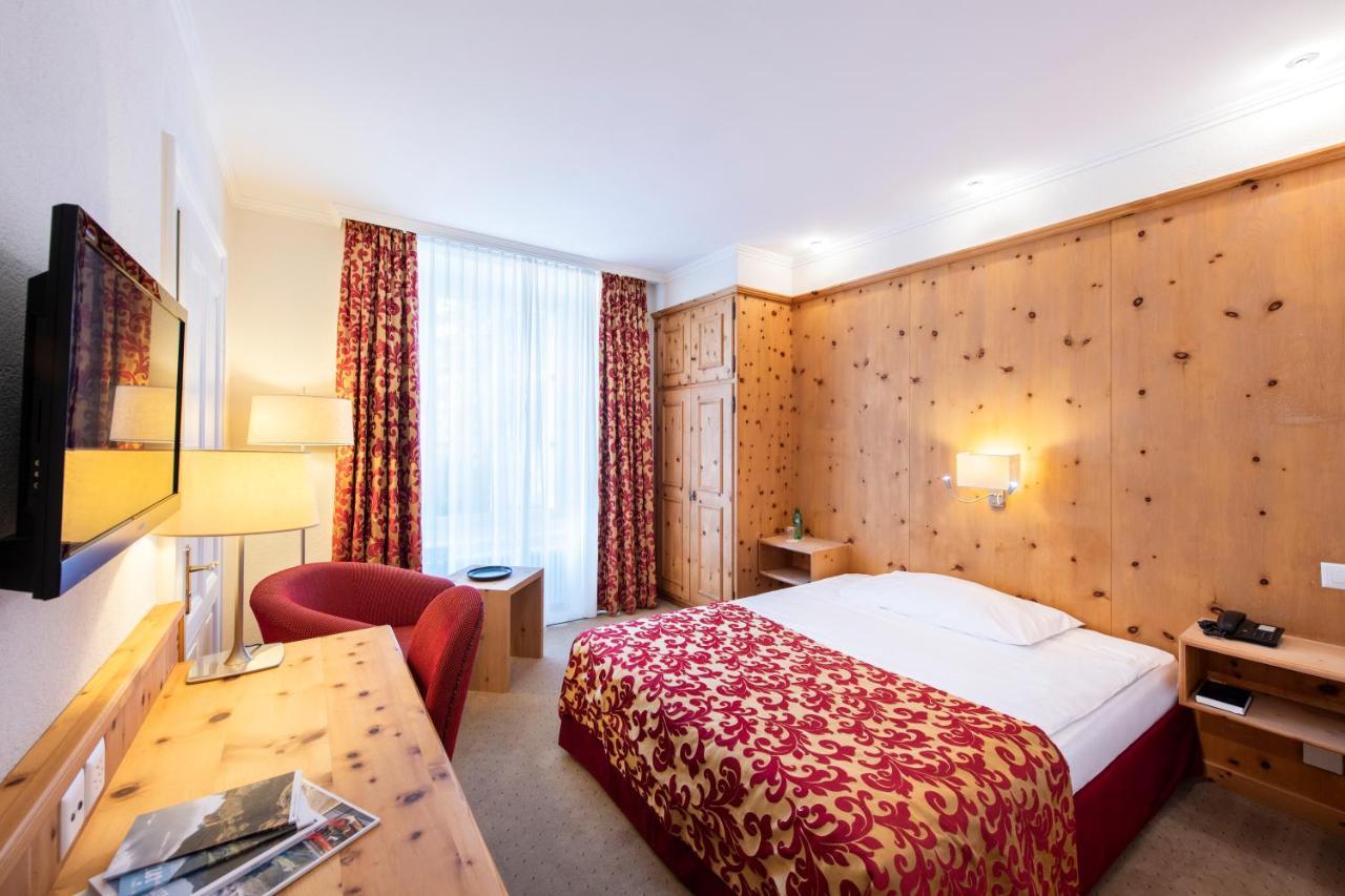 Hotel Engiadina Zuoz Buitenkant foto